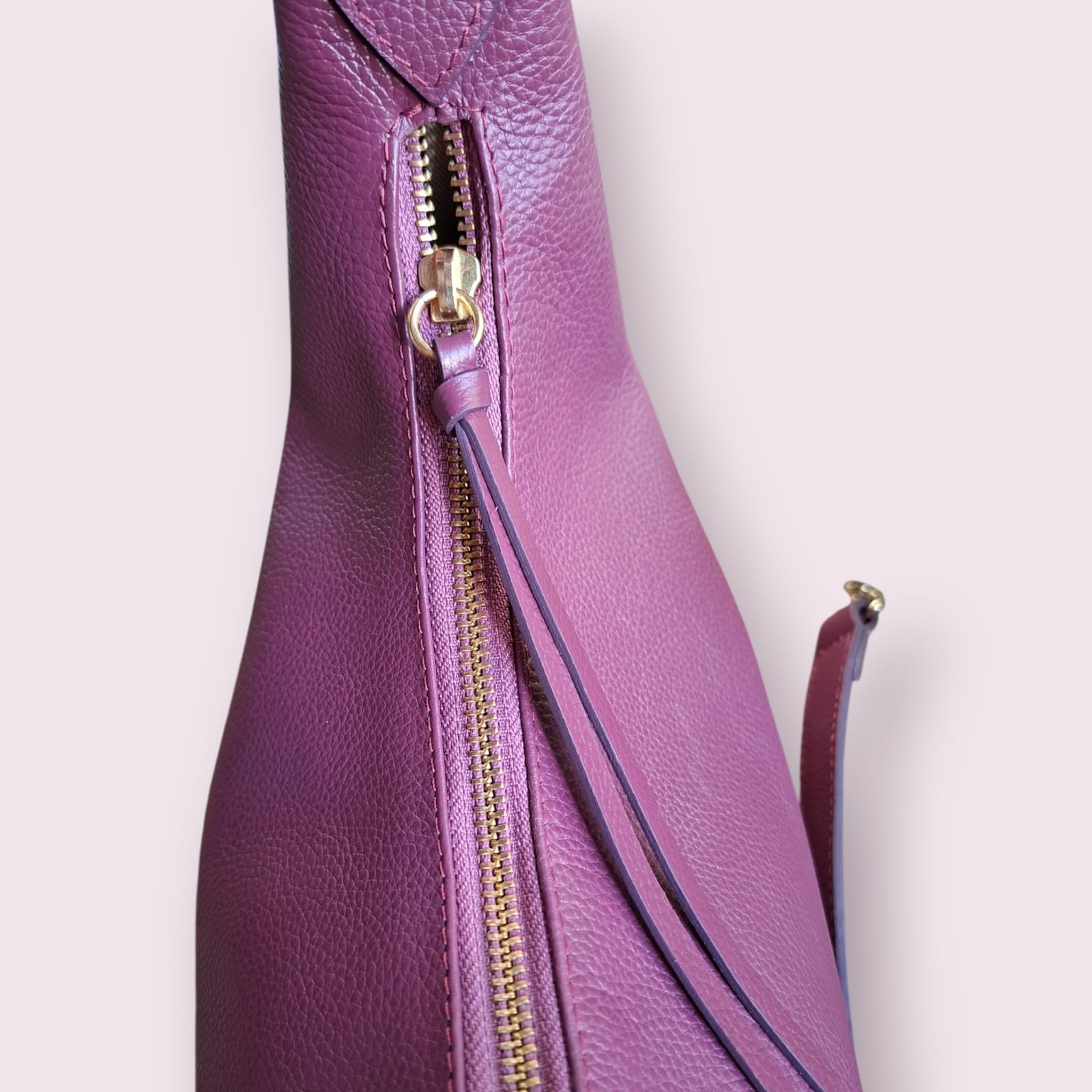 Bolsa Tulipa em Couro (Beterraba)