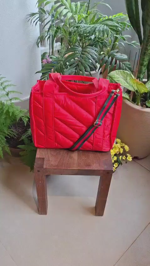 Bolsa TOTE de Nylon - Cereja (forro verde escuro)